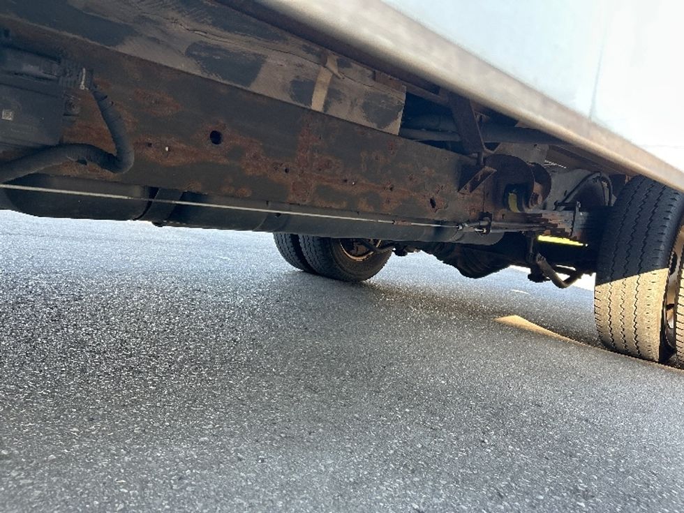 Light Duty Box Truck-Light and Medium Duty Trucks-Chevrolet-2019-G33903-Concord-ON-174,829\n\t\tkm-$ 31,250 - Image 5