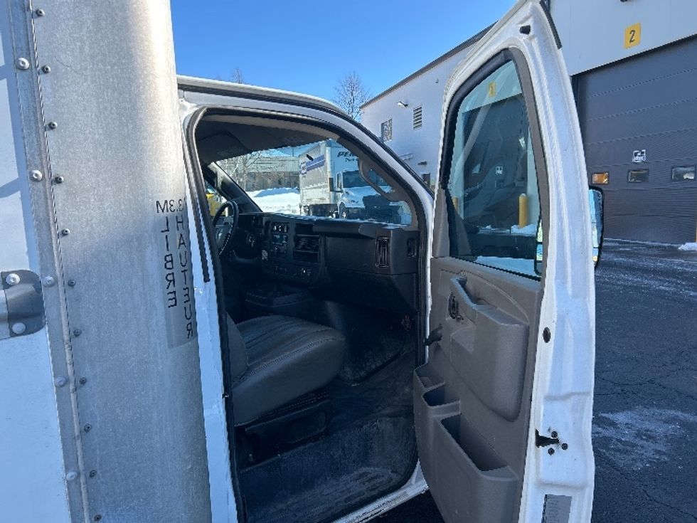 Light Duty Box Truck-Light and Medium Duty Trucks-Chevrolet-2019-G33903-Dartmouth-NS-194,310\n\t\tkm-$ 31,250 - Image 20