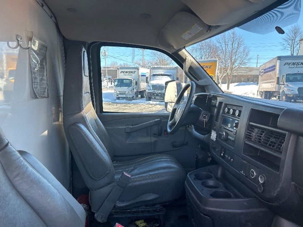 Light Duty Box Truck-Light and Medium Duty Trucks-Chevrolet-2019-G33903-Dartmouth-NS-194,310\n\t\tkm-$ 31,250 - Image 22