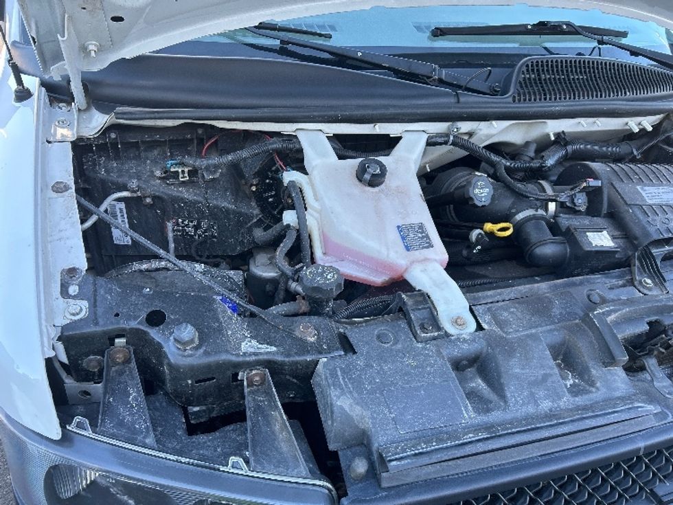 Light Duty Box Truck-Light and Medium Duty Trucks-Chevrolet-2019-G33903-Dartmouth-NS-194,310\n\t\tkm-$ 31,250 - Image 23