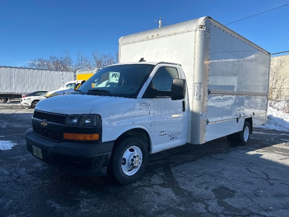 Light Duty Box Truck-Light and Medium Duty Trucks-Chevrolet-2019-G33903-Dartmouth-NS-194,310\n\t\tkm-$ 31,250 - Image 3