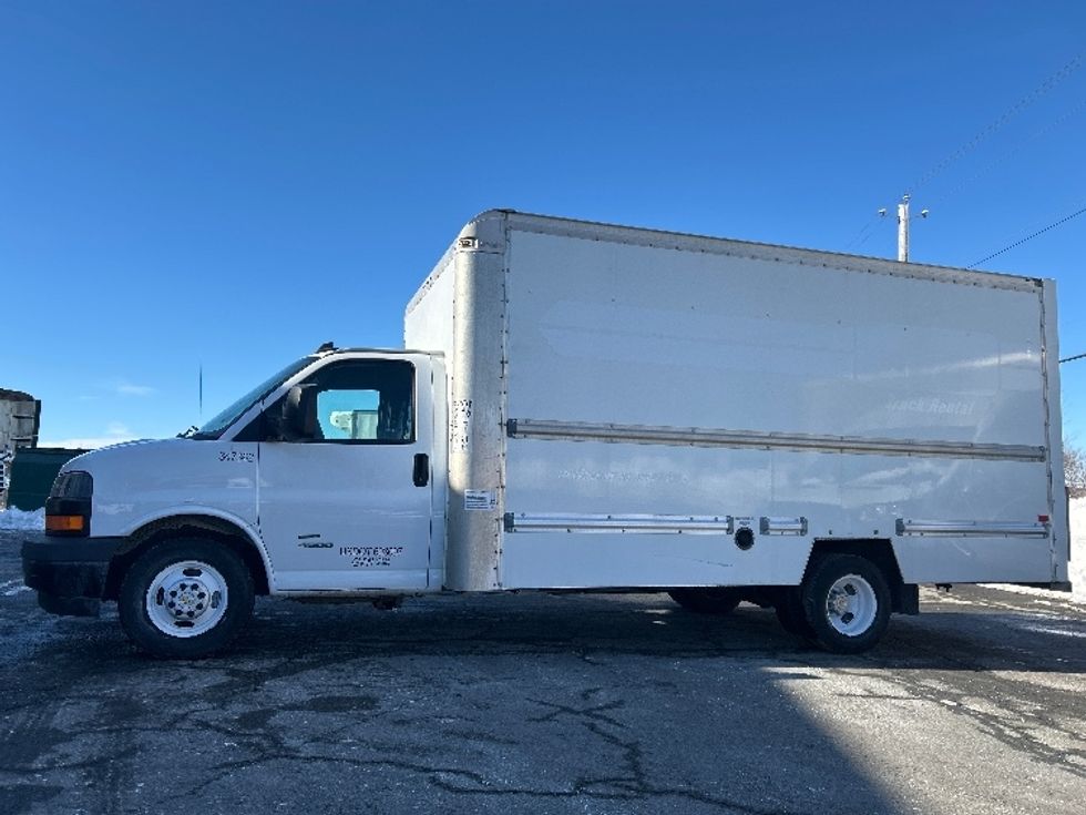 Light Duty Box Truck-Light and Medium Duty Trucks-Chevrolet-2019-G33903-Dartmouth-NS-194,310\n\t\tkm-$ 31,250 - Image 4