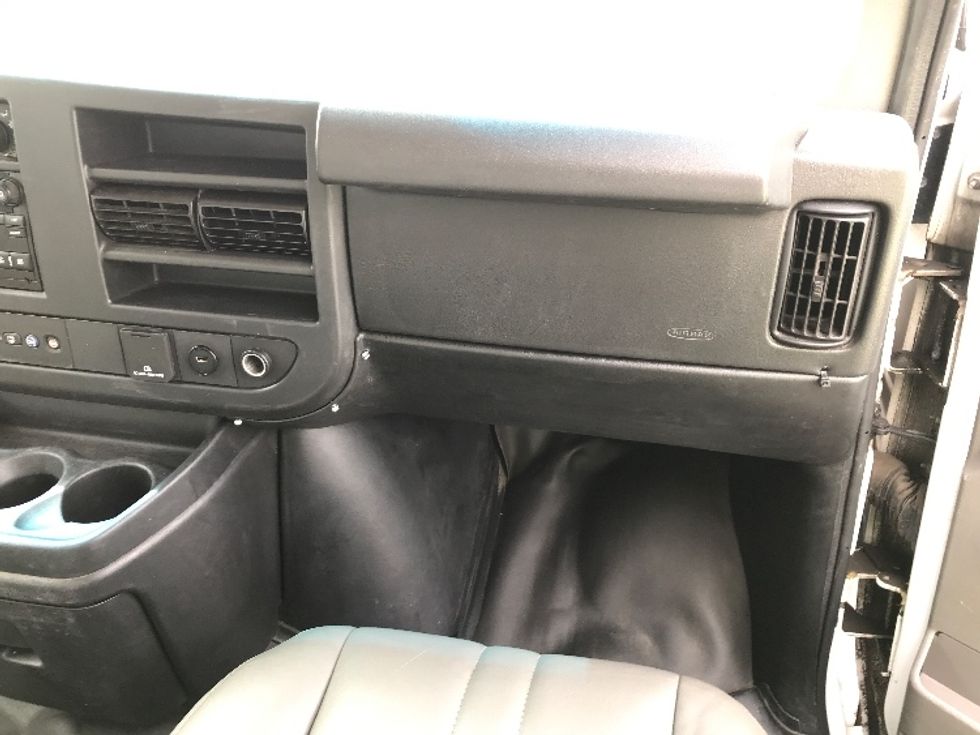 Light Duty Box Truck-Light and Medium Duty Trucks-Chevrolet-2019-G33903-Dartmouth-NS-210,191\n\t\tkm-$ 12,500 - Image 20