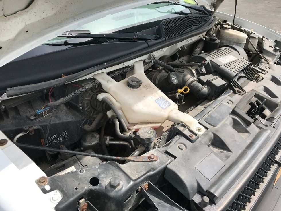 Light Duty Box Truck-Light and Medium Duty Trucks-Chevrolet-2019-G33903-Dartmouth-NS-210,191\n\t\tkm-$ 12,500 - Image 22