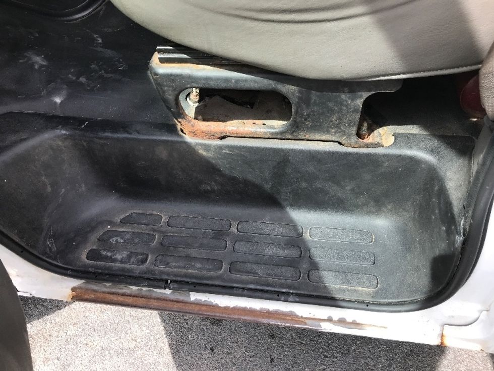 Light Duty Box Truck-Light and Medium Duty Trucks-Chevrolet-2019-G33903-Dartmouth-NS-210,191\n\t\tkm-$ 12,500 - Image 24