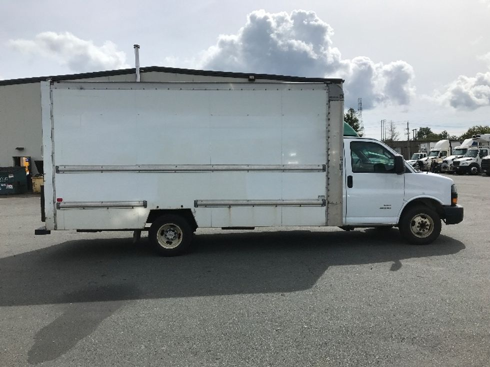 Light Duty Box Truck-Light and Medium Duty Trucks-Chevrolet-2019-G33903-Dartmouth-NS-210,191\n\t\tkm-$ 28,250 - Image 14