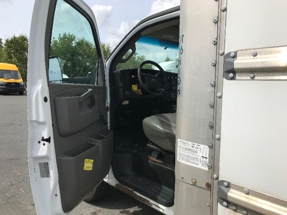 Light Duty Box Truck-Light and Medium Duty Trucks-Chevrolet-2019-G33903-Dartmouth-NS-210,191\n\t\tkm-$ 28,250 - Image 15