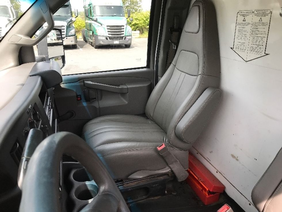 Light Duty Box Truck-Light and Medium Duty Trucks-Chevrolet-2019-G33903-Dartmouth-NS-210,191\n\t\tkm-$ 28,250 - Image 18