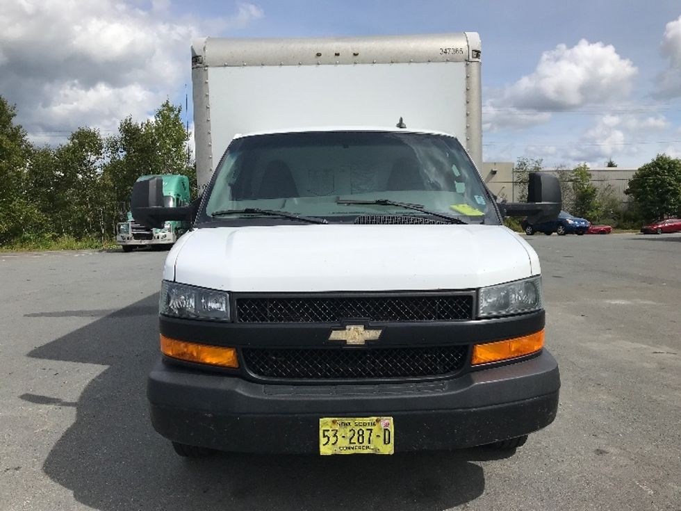 Light Duty Box Truck-Light and Medium Duty Trucks-Chevrolet-2019-G33903-Dartmouth-NS-210,191\n\t\tkm-$ 28,250 - Image 2
