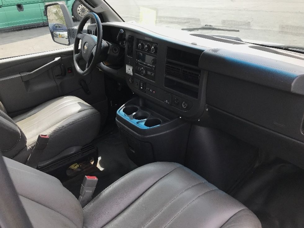 Light Duty Box Truck-Light and Medium Duty Trucks-Chevrolet-2019-G33903-Dartmouth-NS-210,191\n\t\tkm-$ 28,250 - Image 21