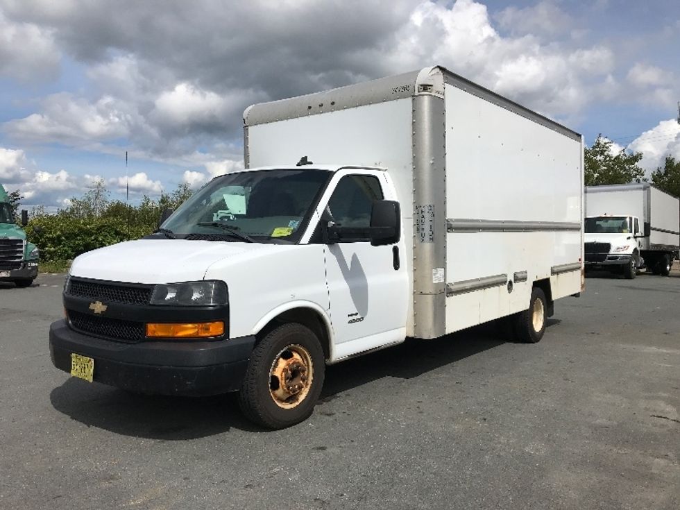 Light Duty Box Truck-Light and Medium Duty Trucks-Chevrolet-2019-G33903-Dartmouth-NS-210,191\n\t\tkm-$ 28,250 - Image 3