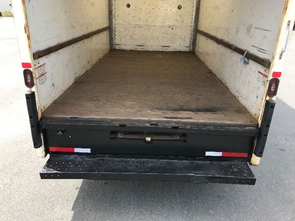 Light Duty Box Truck-Light and Medium Duty Trucks-Chevrolet-2019-G33903-Dartmouth-NS-210,191\n\t\tkm-$ 28,250 - Image 9
