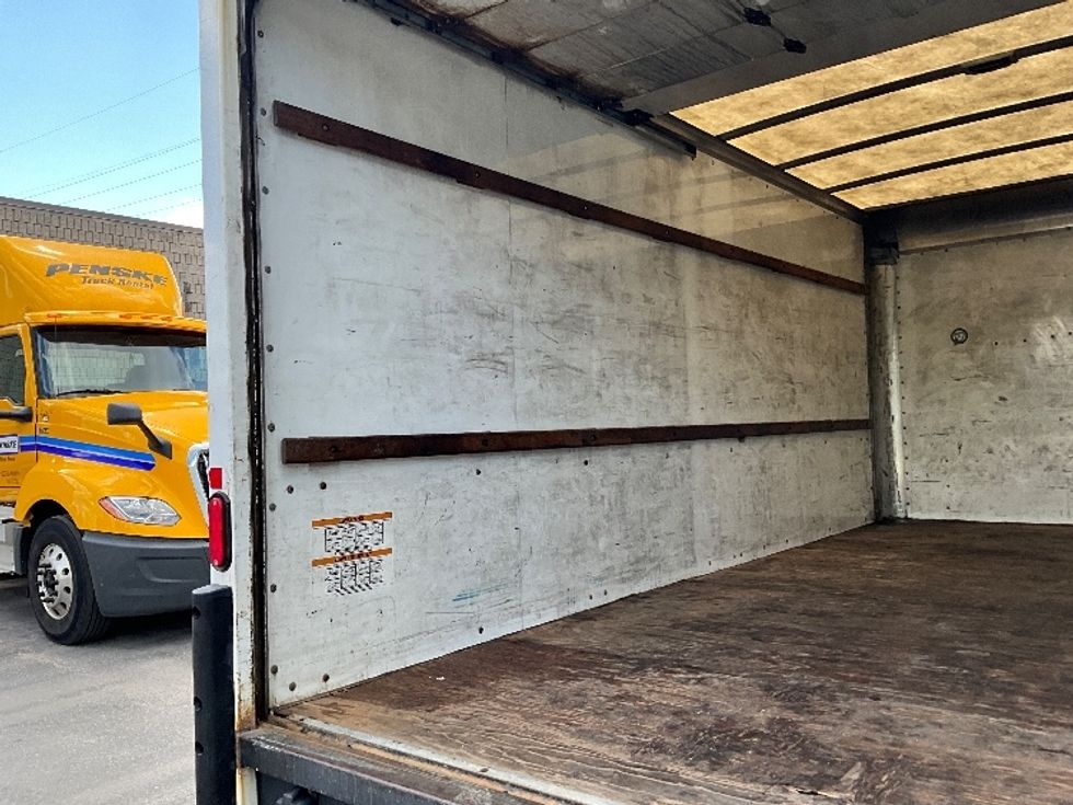 Light Duty Box Truck-Light and Medium Duty Trucks-Chevrolet-2019-G33903-London-ON-222,478\n\t\tkm-$ 27,250 - Image 10