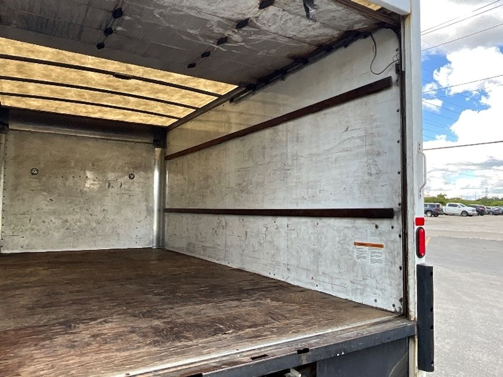 Light Duty Box Truck-Light and Medium Duty Trucks-Chevrolet-2019-G33903-London-ON-222,478\n\t\tkm-$ 27,250 - Image 11