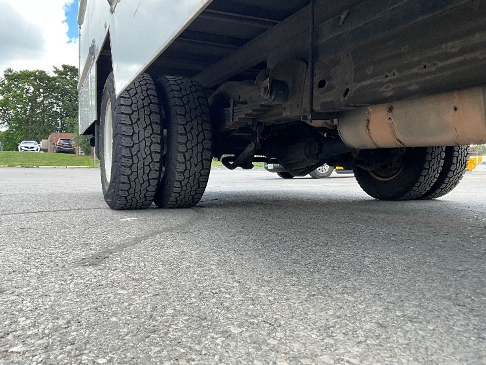 Light Duty Box Truck-Light and Medium Duty Trucks-Chevrolet-2019-G33903-London-ON-222,478\n\t\tkm-$ 27,250 - Image 13