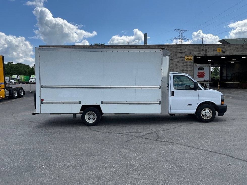 Light Duty Box Truck-Light and Medium Duty Trucks-Chevrolet-2019-G33903-London-ON-222,478\n\t\tkm-$ 27,250 - Image 14