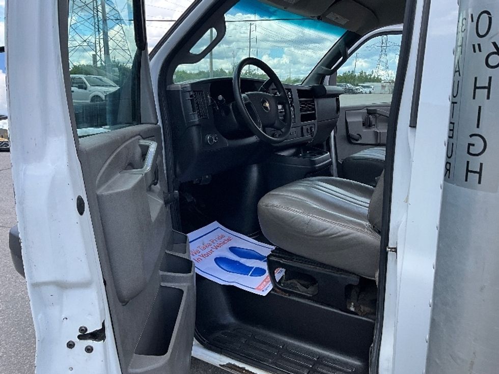 Light Duty Box Truck-Light and Medium Duty Trucks-Chevrolet-2019-G33903-London-ON-222,478\n\t\tkm-$ 27,250 - Image 15