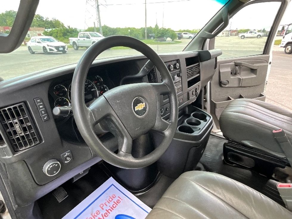 Light Duty Box Truck-Light and Medium Duty Trucks-Chevrolet-2019-G33903-London-ON-222,478\n\t\tkm-$ 27,250 - Image 16