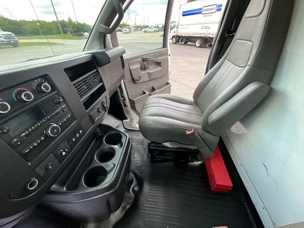 Light Duty Box Truck-Light and Medium Duty Trucks-Chevrolet-2019-G33903-London-ON-222,478\n\t\tkm-$ 27,250 - Image 18