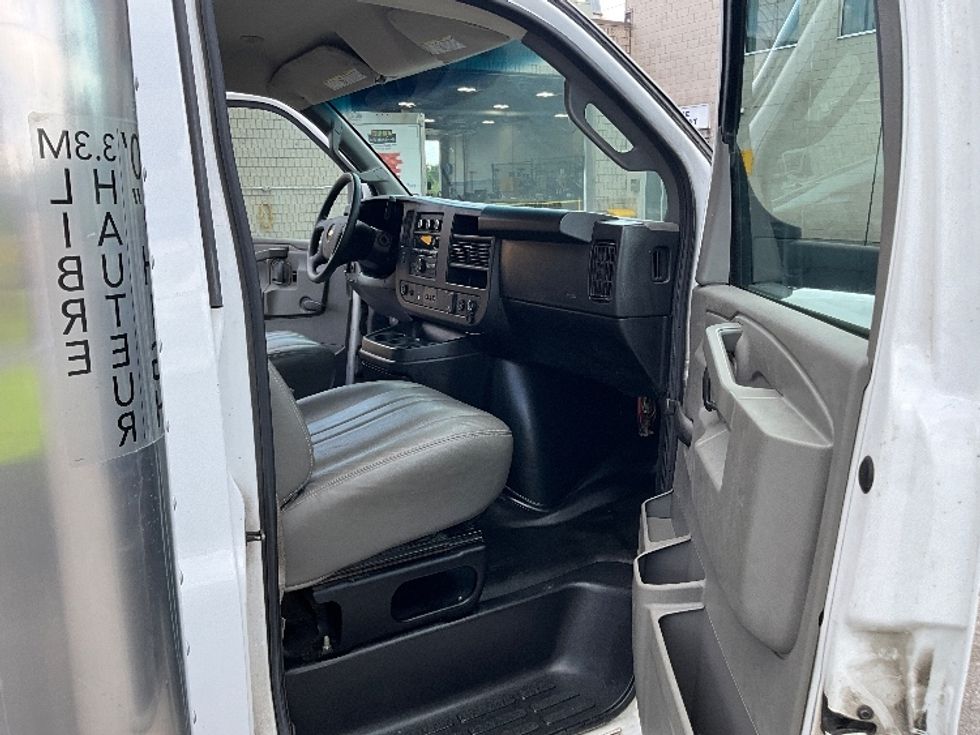 Light Duty Box Truck-Light and Medium Duty Trucks-Chevrolet-2019-G33903-London-ON-222,478\n\t\tkm-$ 27,250 - Image 19
