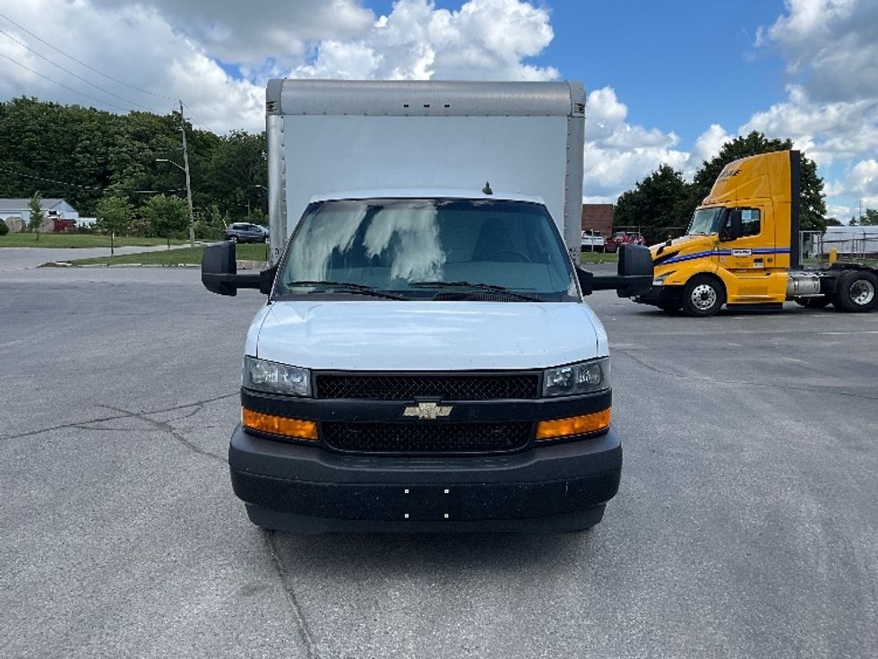 Light Duty Box Truck-Light and Medium Duty Trucks-Chevrolet-2019-G33903-London-ON-222,478\n\t\tkm-$ 27,250 - Image 2