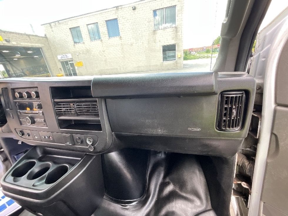 Light Duty Box Truck-Light and Medium Duty Trucks-Chevrolet-2019-G33903-London-ON-222,478\n\t\tkm-$ 27,250 - Image 20