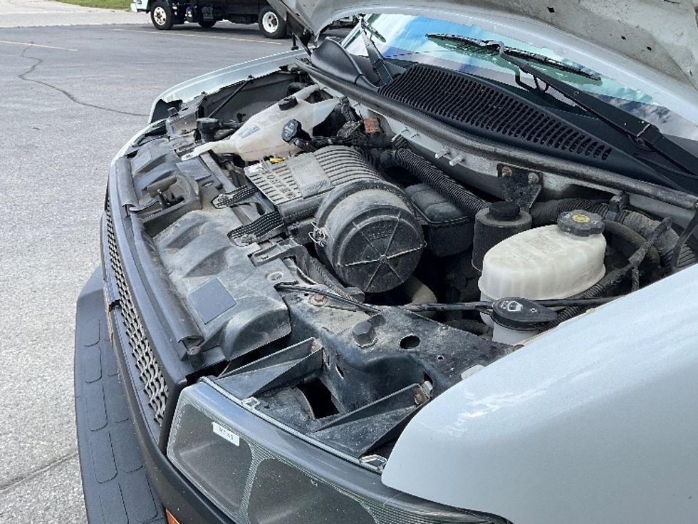 Light Duty Box Truck-Light and Medium Duty Trucks-Chevrolet-2019-G33903-London-ON-222,478\n\t\tkm-$ 27,250 - Image 23