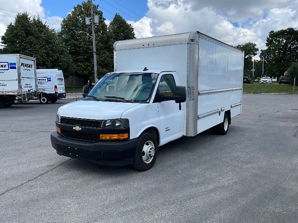 Light Duty Box Truck-Light and Medium Duty Trucks-Chevrolet-2019-G33903-London-ON-222,478\n\t\tkm-$ 27,250 - Image 3