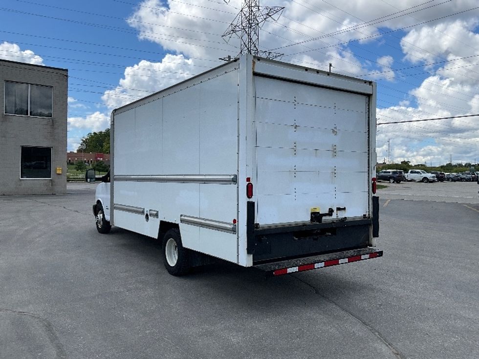 Light Duty Box Truck-Light and Medium Duty Trucks-Chevrolet-2019-G33903-London-ON-222,478\n\t\tkm-$ 27,250 - Image 6