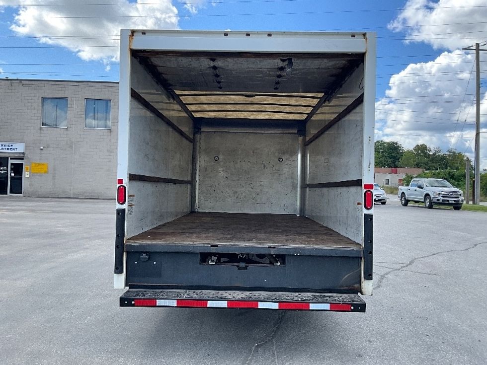 Light Duty Box Truck-Light and Medium Duty Trucks-Chevrolet-2019-G33903-London-ON-222,478\n\t\tkm-$ 27,250 - Image 8