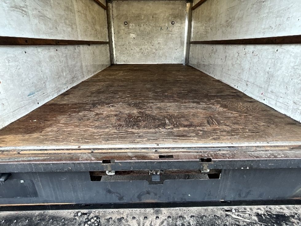 Light Duty Box Truck-Light and Medium Duty Trucks-Chevrolet-2019-G33903-London-ON-222,478\n\t\tkm-$ 27,250 - Image 9