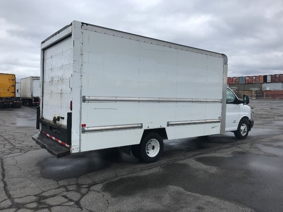 Light Duty Box Truck-Light and Medium Duty Trucks-Chevrolet-2019-G33903-Mississauga-ON-153,886\n\t\tkm-$ 34,750 - Image 11
