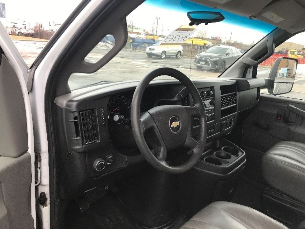 Light Duty Box Truck-Light and Medium Duty Trucks-Chevrolet-2019-G33903-Mississauga-ON-153,886\n\t\tkm-$ 34,750 - Image 14