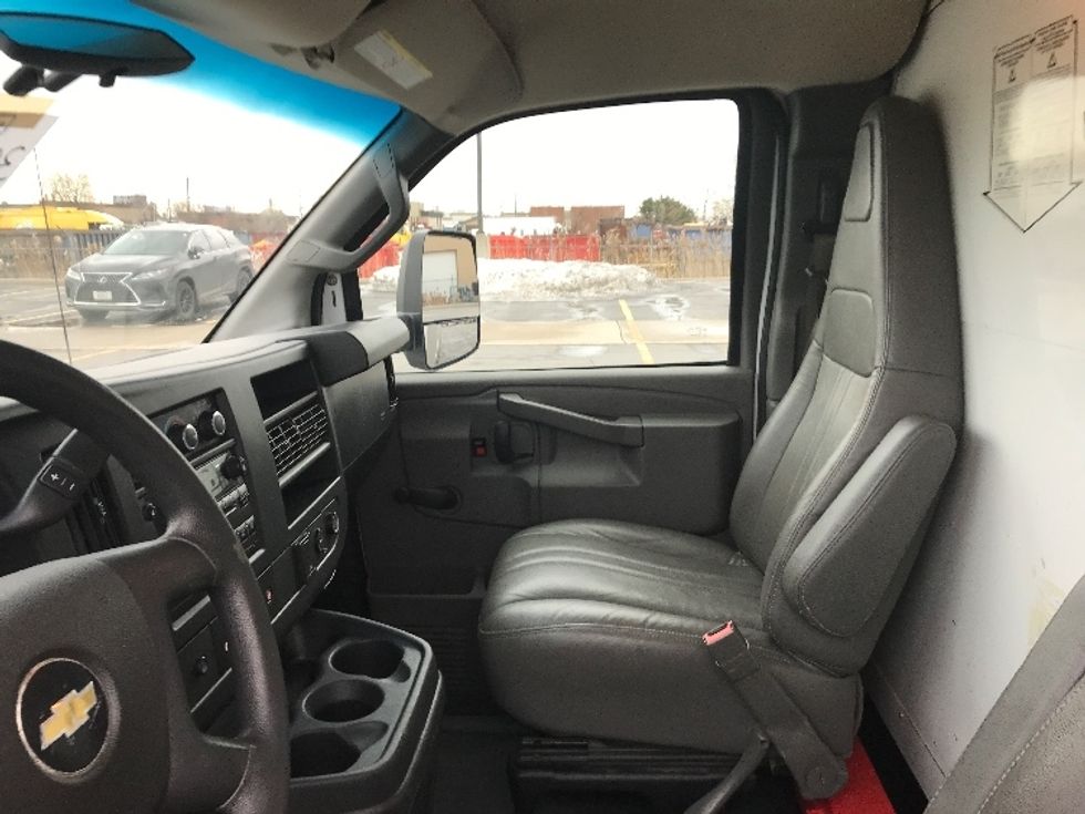 Light Duty Box Truck-Light and Medium Duty Trucks-Chevrolet-2019-G33903-Mississauga-ON-153,886\n\t\tkm-$ 34,750 - Image 16