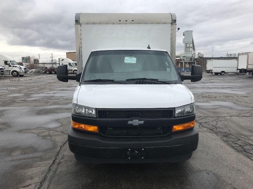 Light Duty Box Truck-Light and Medium Duty Trucks-Chevrolet-2019-G33903-Mississauga-ON-153,886\n\t\tkm-$ 34,750 - Image 2