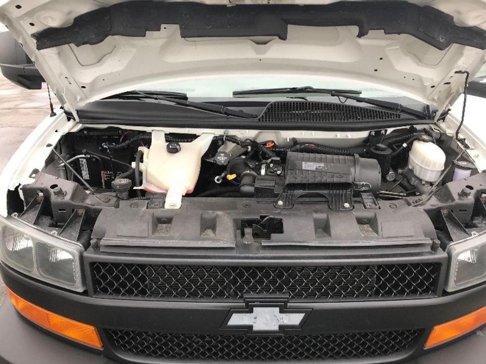 Light Duty Box Truck-Light and Medium Duty Trucks-Chevrolet-2019-G33903-Mississauga-ON-153,886\n\t\tkm-$ 34,750 - Image 20