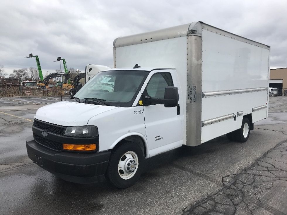Light Duty Box Truck-Light and Medium Duty Trucks-Chevrolet-2019-G33903-Mississauga-ON-153,886\n\t\tkm-$ 34,750 - Image 3