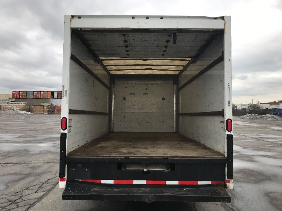 Light Duty Box Truck-Light and Medium Duty Trucks-Chevrolet-2019-G33903-Mississauga-ON-153,886\n\t\tkm-$ 34,750 - Image 7