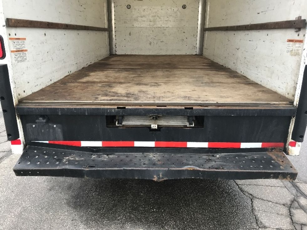 Light Duty Box Truck-Light and Medium Duty Trucks-Chevrolet-2019-G33903-Mississauga-ON-153,886\n\t\tkm-$ 34,750 - Image 8