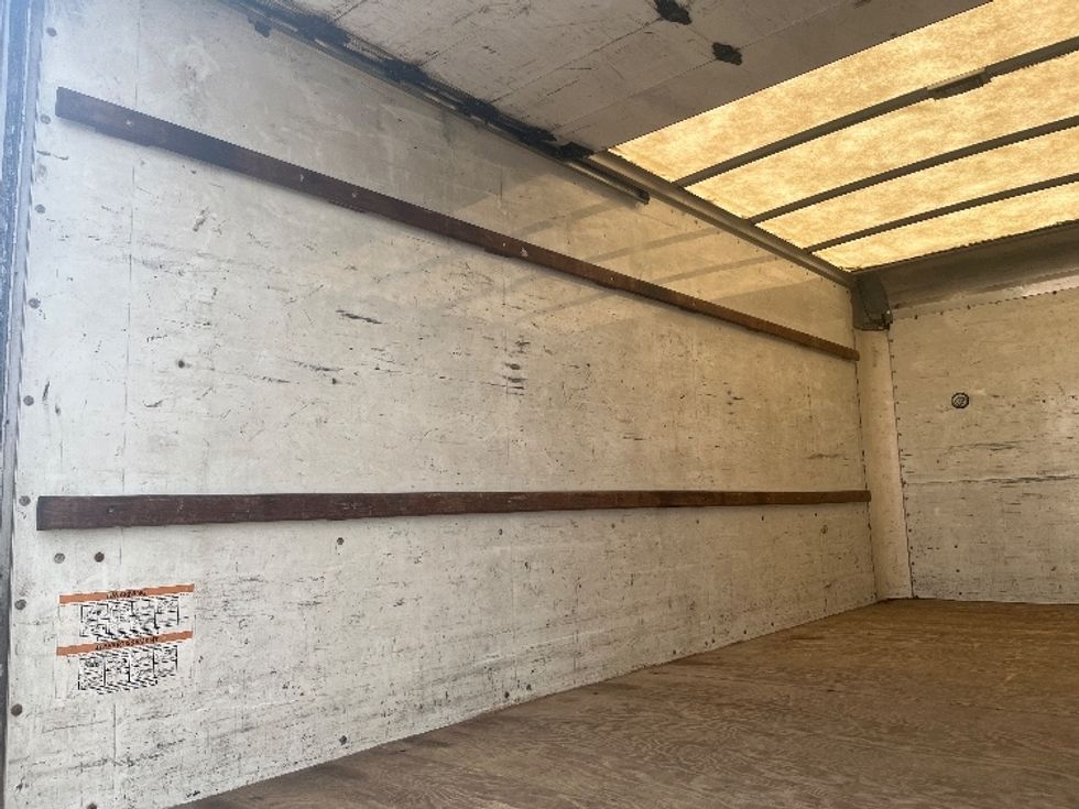 Light Duty Box Truck-Light and Medium Duty Trucks-Chevrolet-2019-G33903-Mississauga-ON-160,188\n\t\tkm-$ 32,250 - Image 10