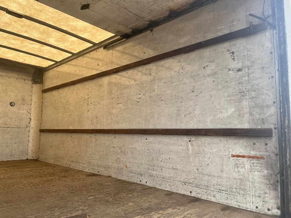 Light Duty Box Truck-Light and Medium Duty Trucks-Chevrolet-2019-G33903-Mississauga-ON-160,188\n\t\tkm-$ 32,250 - Image 11