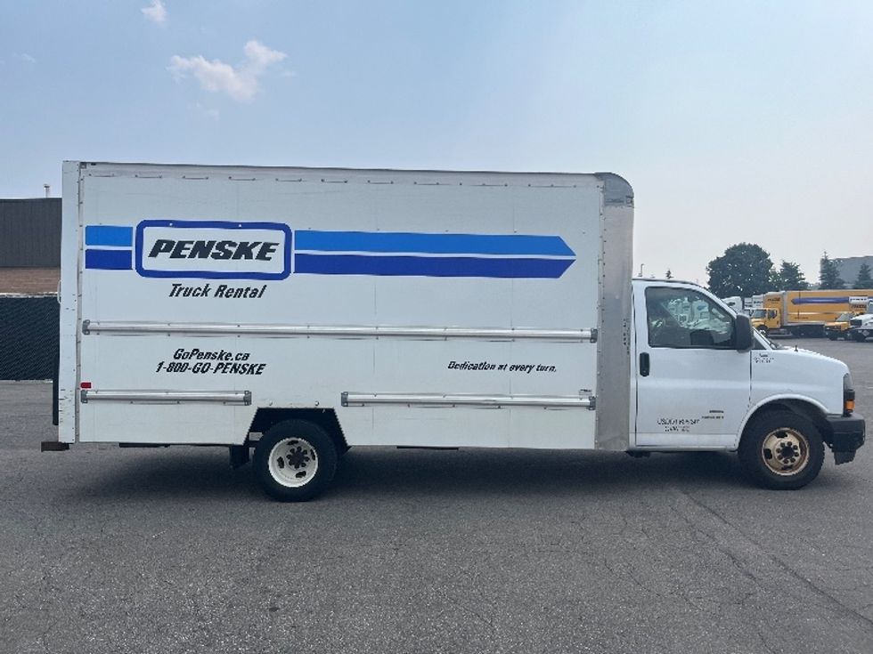 Light Duty Box Truck-Light and Medium Duty Trucks-Chevrolet-2019-G33903-Mississauga-ON-160,188\n\t\tkm-$ 32,250 - Image 14