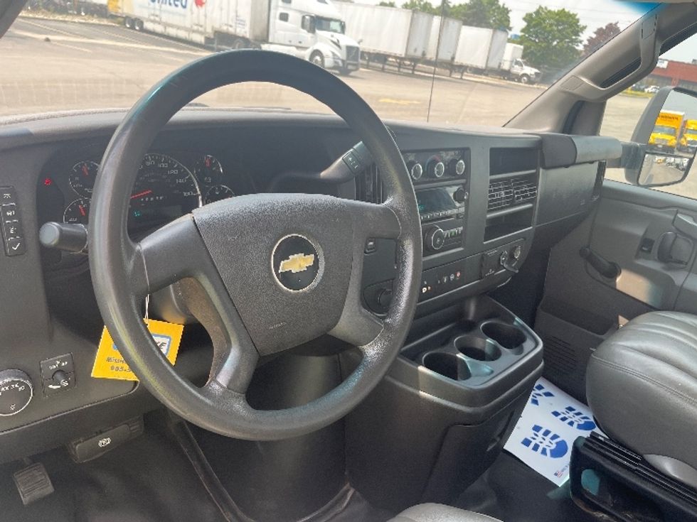 Light Duty Box Truck-Light and Medium Duty Trucks-Chevrolet-2019-G33903-Mississauga-ON-160,188\n\t\tkm-$ 32,250 - Image 16