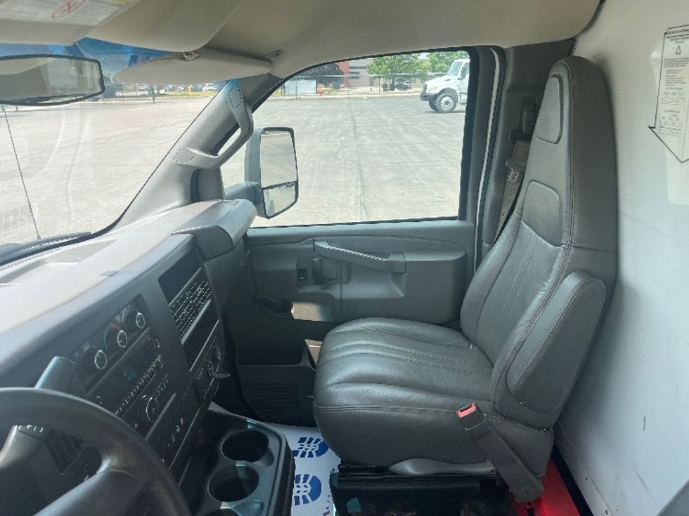 Light Duty Box Truck-Light and Medium Duty Trucks-Chevrolet-2019-G33903-Mississauga-ON-160,188\n\t\tkm-$ 32,250 - Image 18