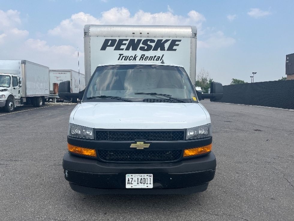 Light Duty Box Truck-Light and Medium Duty Trucks-Chevrolet-2019-G33903-Mississauga-ON-160,188\n\t\tkm-$ 32,250 - Image 2