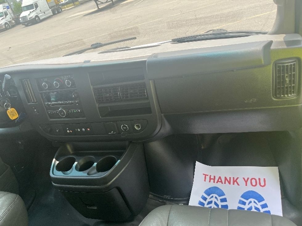 Light Duty Box Truck-Light and Medium Duty Trucks-Chevrolet-2019-G33903-Mississauga-ON-160,188\n\t\tkm-$ 32,250 - Image 20