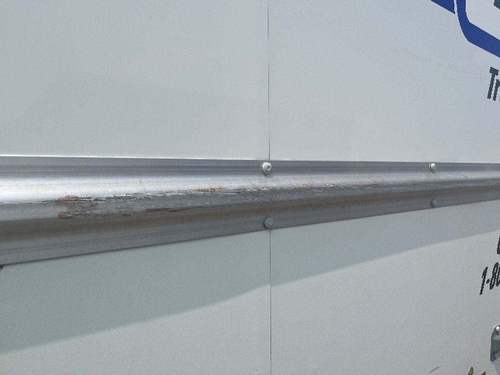 Light Duty Box Truck-Light and Medium Duty Trucks-Chevrolet-2019-G33903-Mississauga-ON-160,188\n\t\tkm-$ 32,250 - Image 24