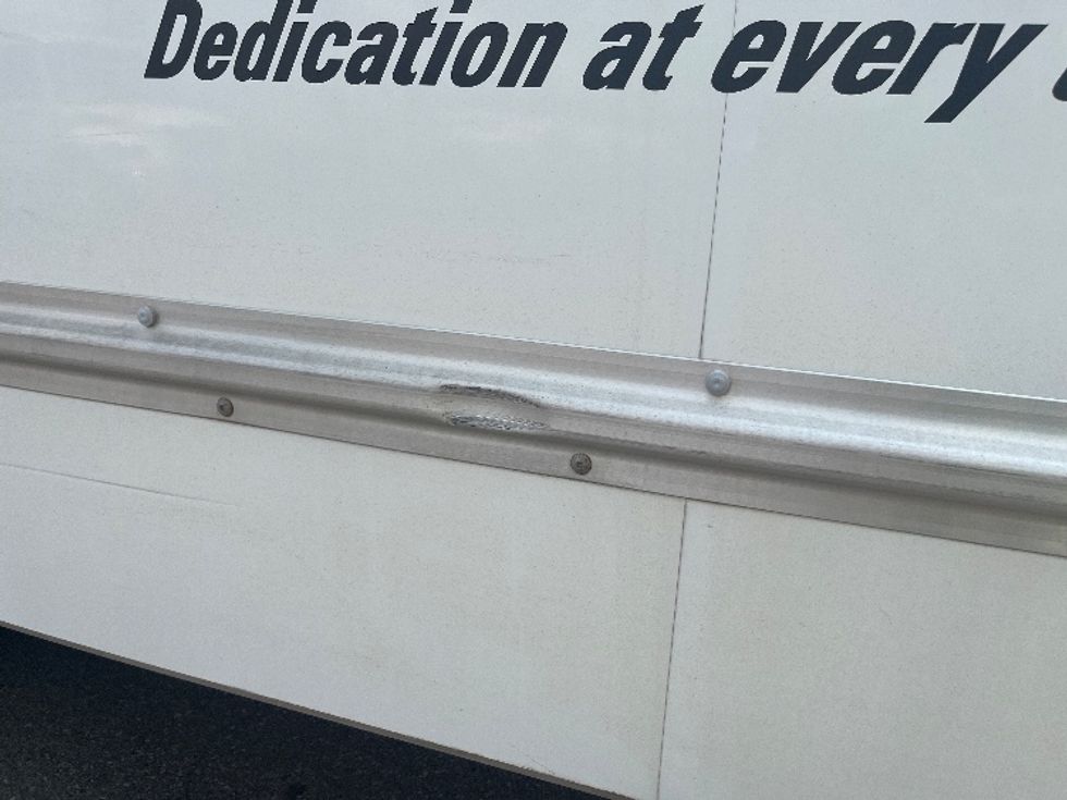 Light Duty Box Truck-Light and Medium Duty Trucks-Chevrolet-2019-G33903-Mississauga-ON-160,188\n\t\tkm-$ 32,250 - Image 25