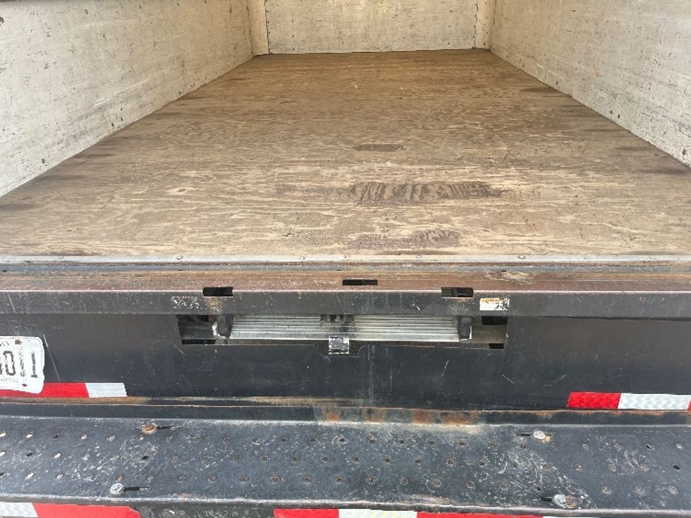 Light Duty Box Truck-Light and Medium Duty Trucks-Chevrolet-2019-G33903-Mississauga-ON-160,188\n\t\tkm-$ 32,250 - Image 9