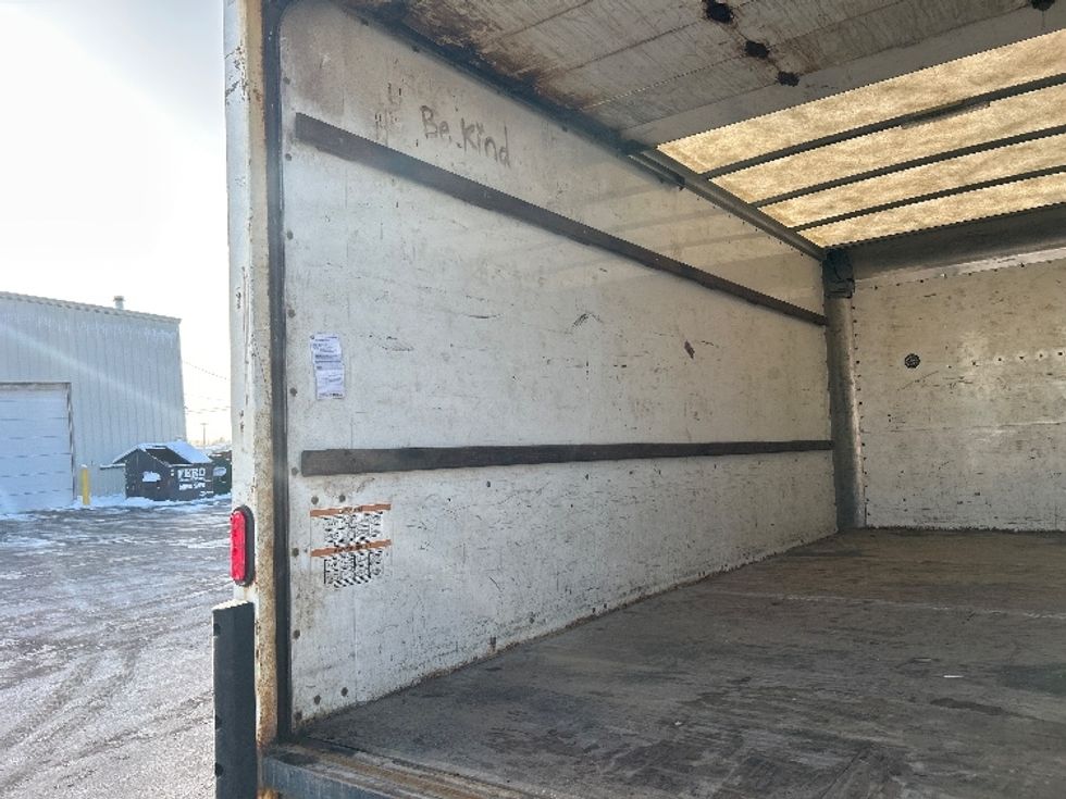 Light Duty Box Truck-Light and Medium Duty Trucks-Chevrolet-2019-G33903-Moncton-NB-215,371\n\t\tkm-$ 29,500 - Image 10